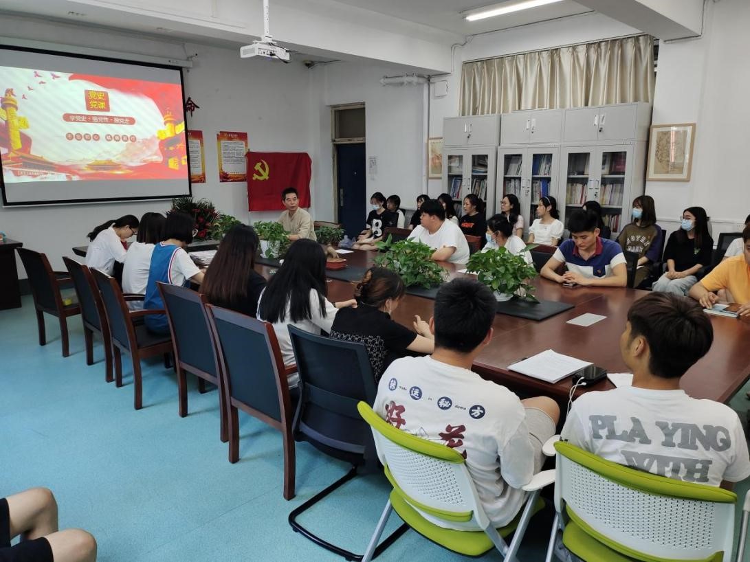 “牢记历史使命 书写人生华章”艺术集团召开毕业生党员座谈会